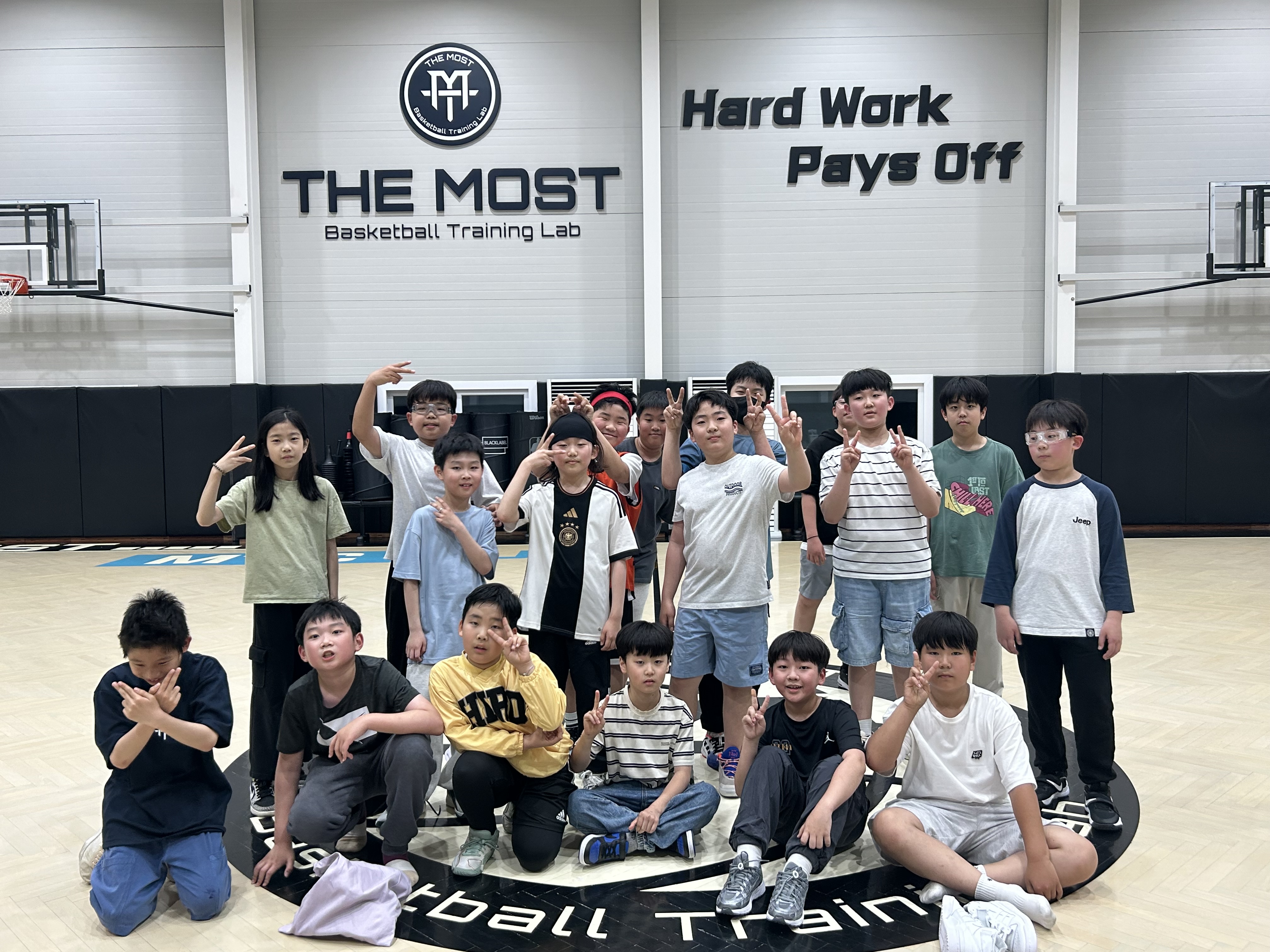 더 모스트 단체 사진